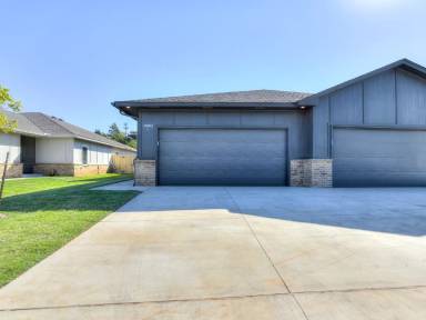 Main picture of 10904 Oak Hollow Dr