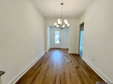 Main picture of 9664 Creekview Dr