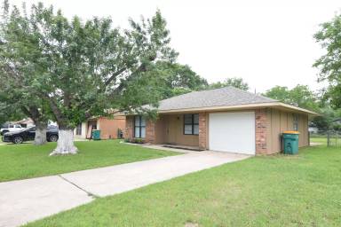 Main picture of 1101 E Avenue O