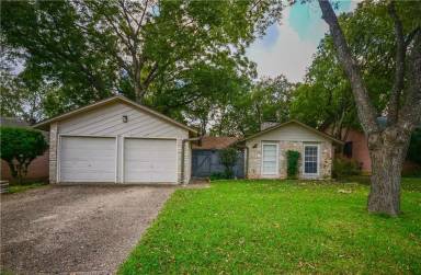 Main picture of 10105 Woodland Village Dr