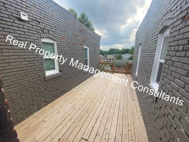 Main picture of 3620 Troost Ave