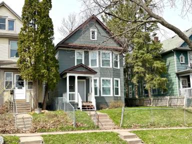 Main picture of 715 E 6th St