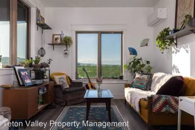 Main picture of 6118 Hatfield Way