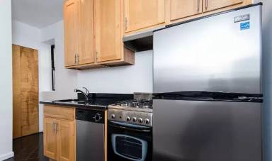 Main picture of 143 E 26th St