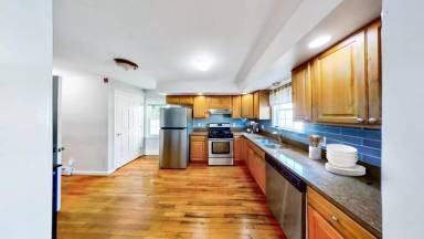 Main picture of 31 Juniper St