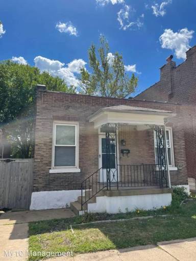 Main picture of 3804 Fairview Ave