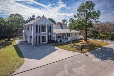 Main picture of 2703 Homes Dr