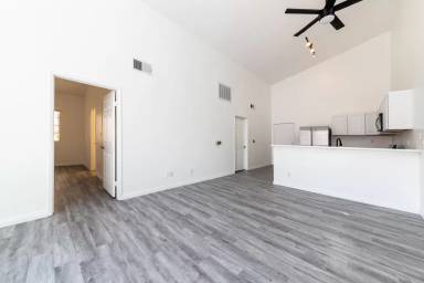 Main picture of 621 N Bronson Ave