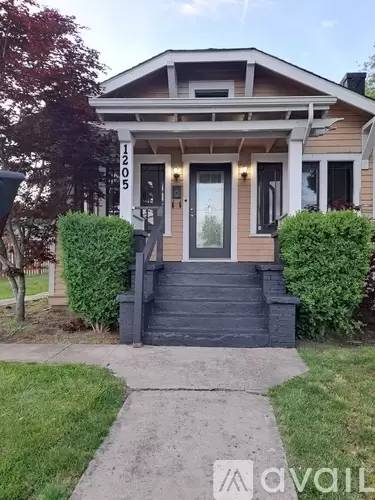 Main picture of 1205 North St