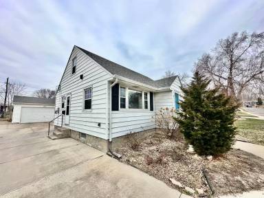 Main picture of 520 S Holly Ave