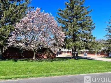 Main picture of 207 S Pfeffer Rd
