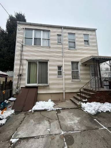 Main picture of 71 W 18th St