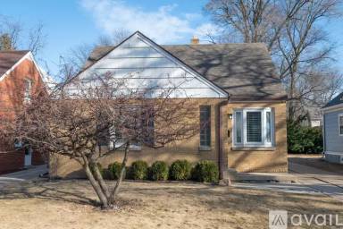 Main picture of 5756 N Lydell Ave