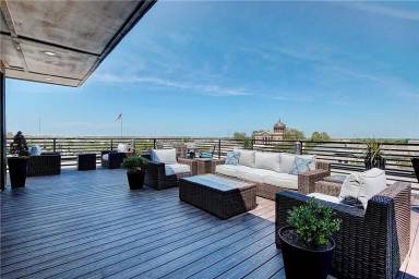 Main picture of 810 S Rock St