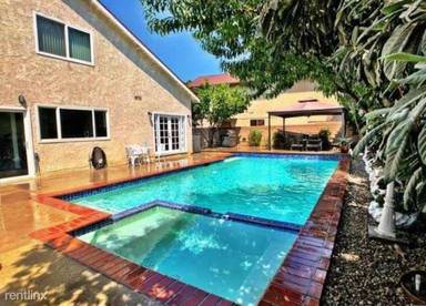 Main picture of 20204 Blythe St