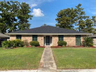 Main picture of 7 Oakland Dr