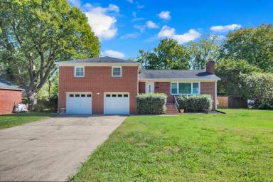 Main picture of 16 Charlton Dr