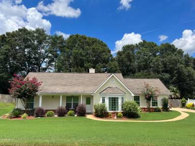 Main picture of 82 Rolling Pines Dr