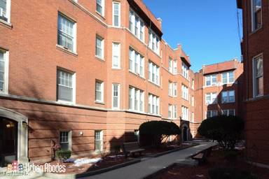 Main picture of 550-60 W Aldine Ave