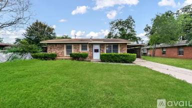 Main picture of 218 E Villaret Blvd