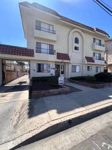 Main picture of 14135 Doty Ave