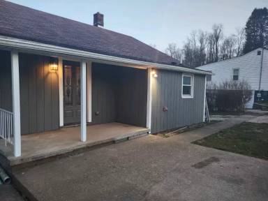 Main picture of 105 Jefferson St