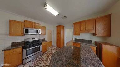 Main picture of 138 W Selden St