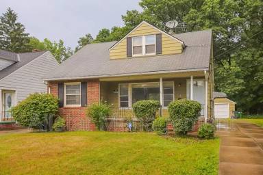 Main picture of 263 S Green Rd