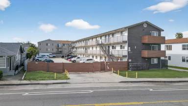 Main picture of 921 Alamitos Ave