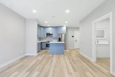 Main picture of 230 E Central St