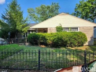 Main picture of 501 S Swain Ave