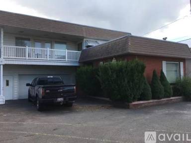 Main picture of 221 W Main St