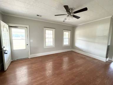 Main picture of 784 S Sandy Hook Rd