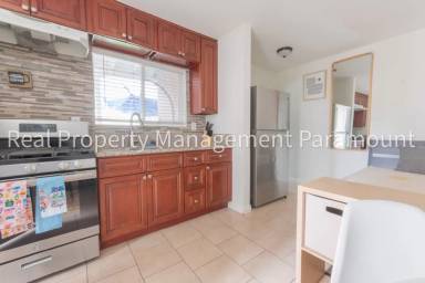 Main picture of 2840 S Mansfield Ave