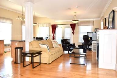 Main picture of 714 E 4th St