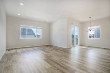 Main picture of 5072 Ditmars Ln