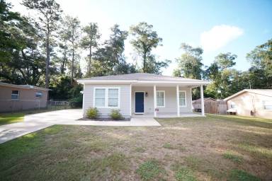 Main picture of 2040 Harriet Dr
