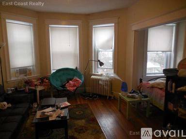 Main picture of 60 Woodstock Ave