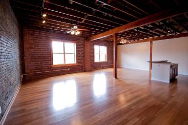 Main picture of 507 W College St