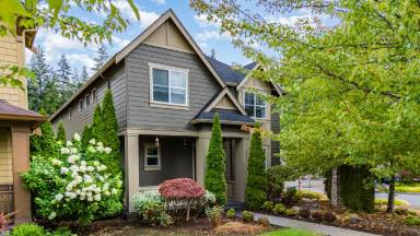 Main picture of 10269 Eastridge Dr NE