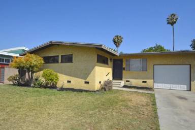 Main picture of 9932 Mina Ave