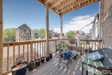 Main picture of 1628 N Marshfield Ave