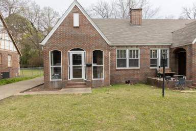 Main picture of 3355 Lexington Rd