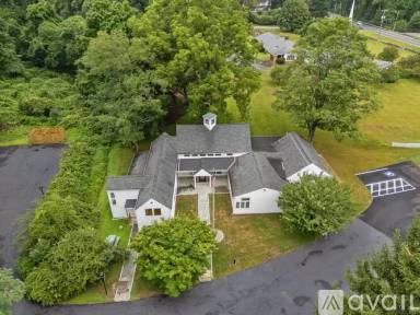 Main picture of 529 Danbury Rd