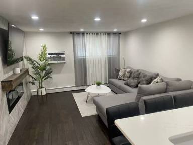 Main picture of 200 Governors Dr