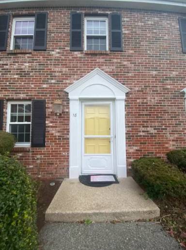 Main picture of 18 Patricia Dr