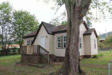 Main picture of 305 20th St NE