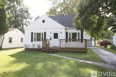 Main picture of 895 Lochhaven Blvd