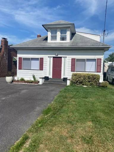 Main picture of 530 Cecil Ave