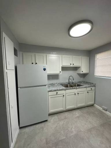 Main picture of 2000 Palafox St